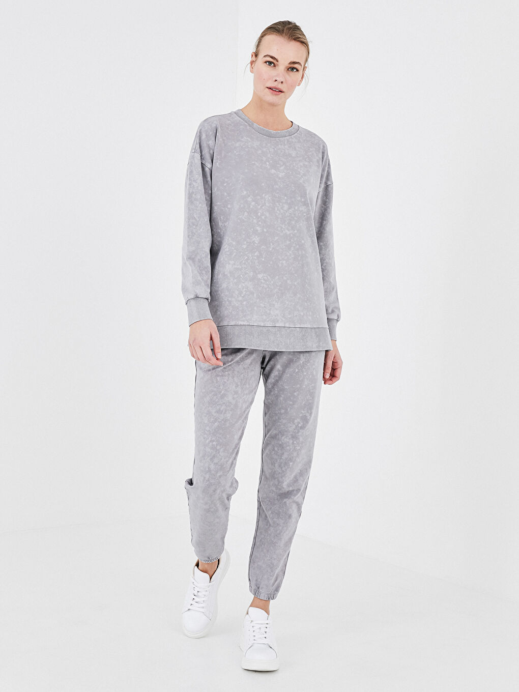 Gri Bisiklet Yaka Batik Desenli Uzun Kollu Kadın Sweatshirt-3