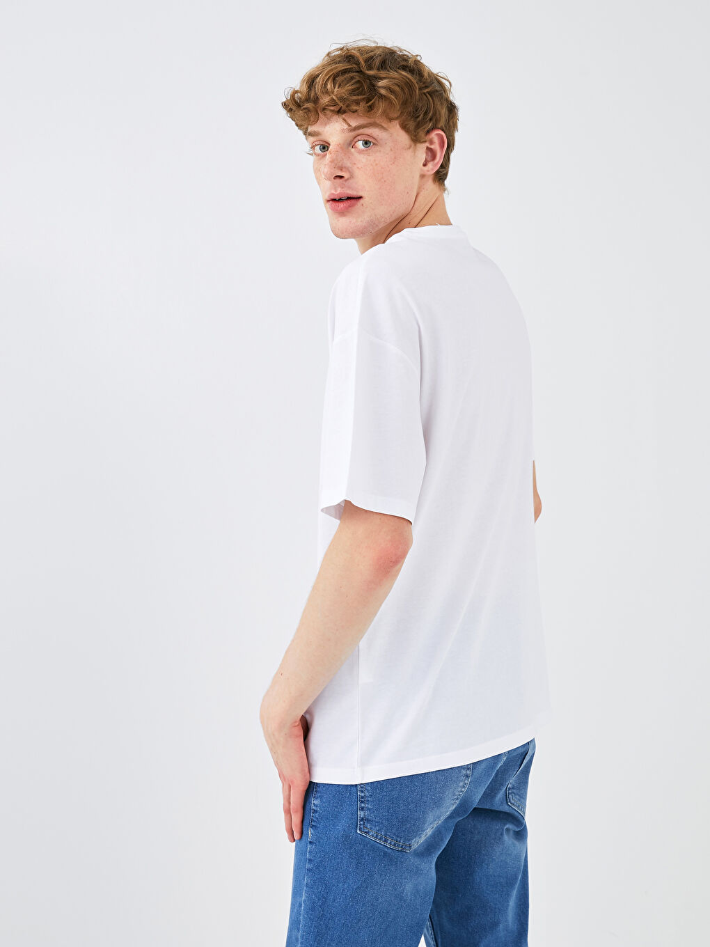 Beyaz Oversize Bisiklet Yaka Kısa Kollu Baskılı Penye Erkek Tişört-5