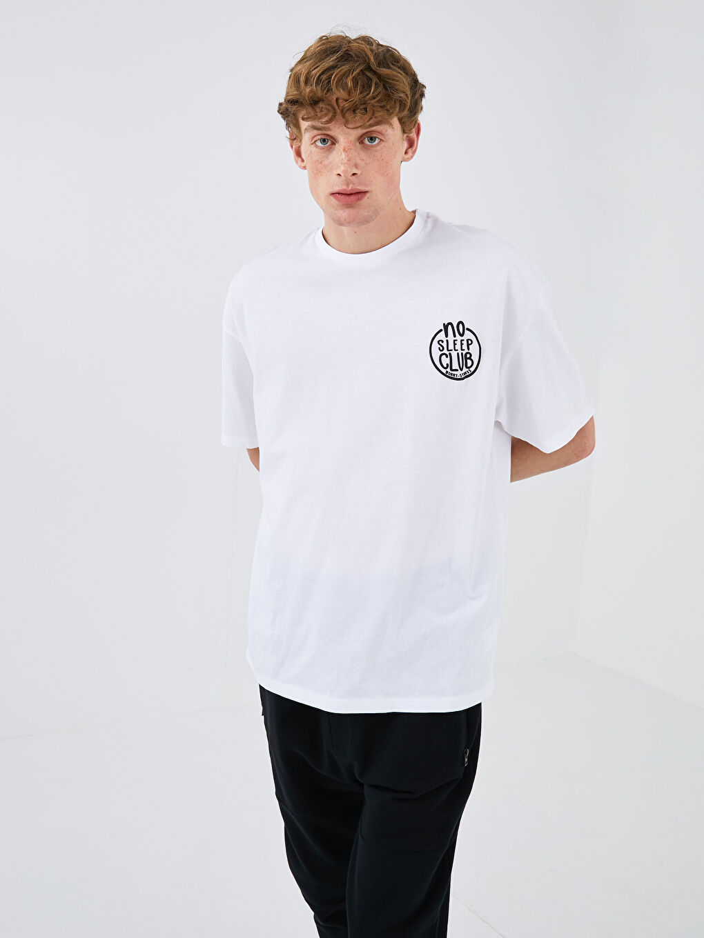 Beyaz Bisiklet Yaka Kısa Kollu Baskılı Penye Erkek Tişört