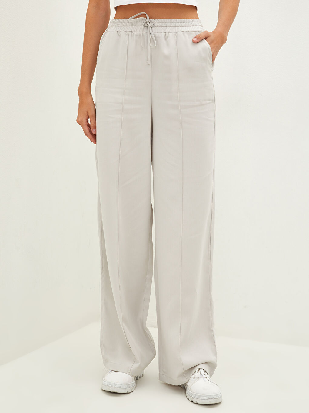 Hose für Damen mit elastischem Bund, regulärem Schnitt und Taschen-2