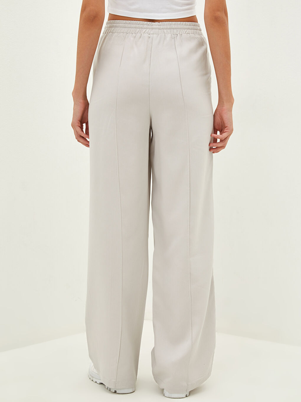 Hose für Damen mit elastischem Bund, regulärem Schnitt und Taschen-3