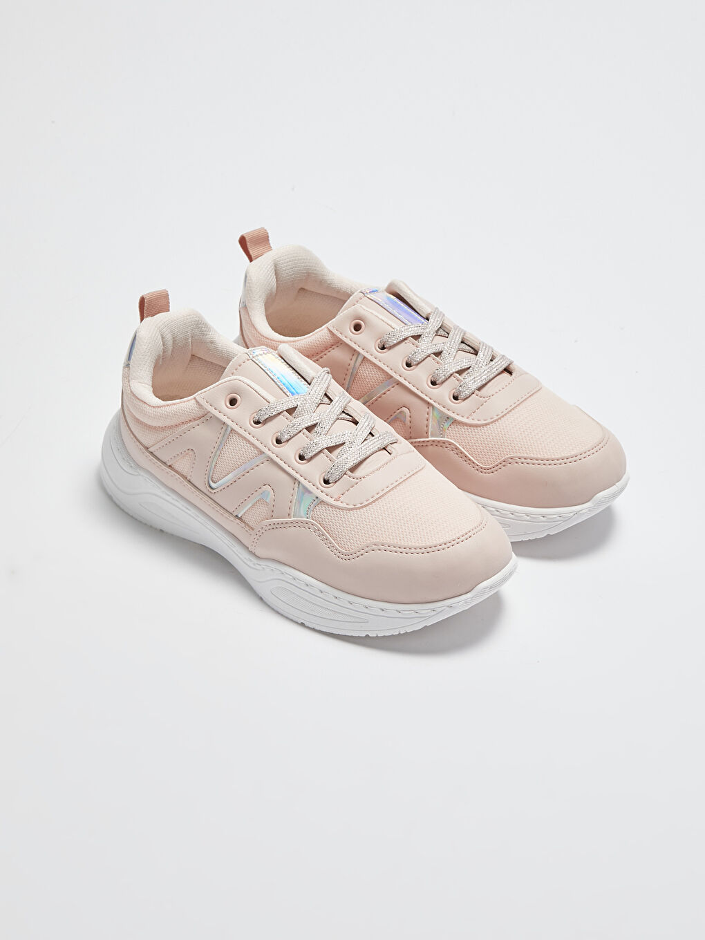 أحذية رياضية بناتي للأنشطة الرياضية برباط وتفاصيل شبكية