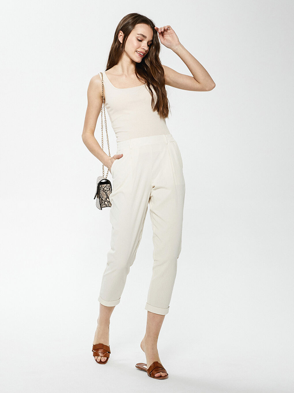 Bej Beli Lastikli Havuç Kesim Cep Detaylı Poplin Kadın Pantolon-1