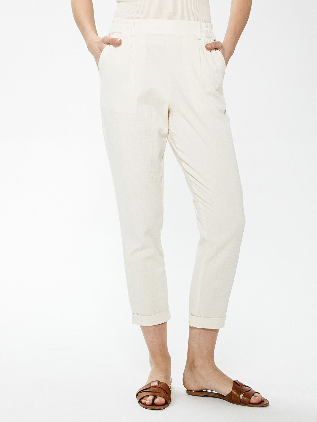 Bej Beli Lastikli Havuç Kesim Cep Detaylı Poplin Kadın Pantolon-3