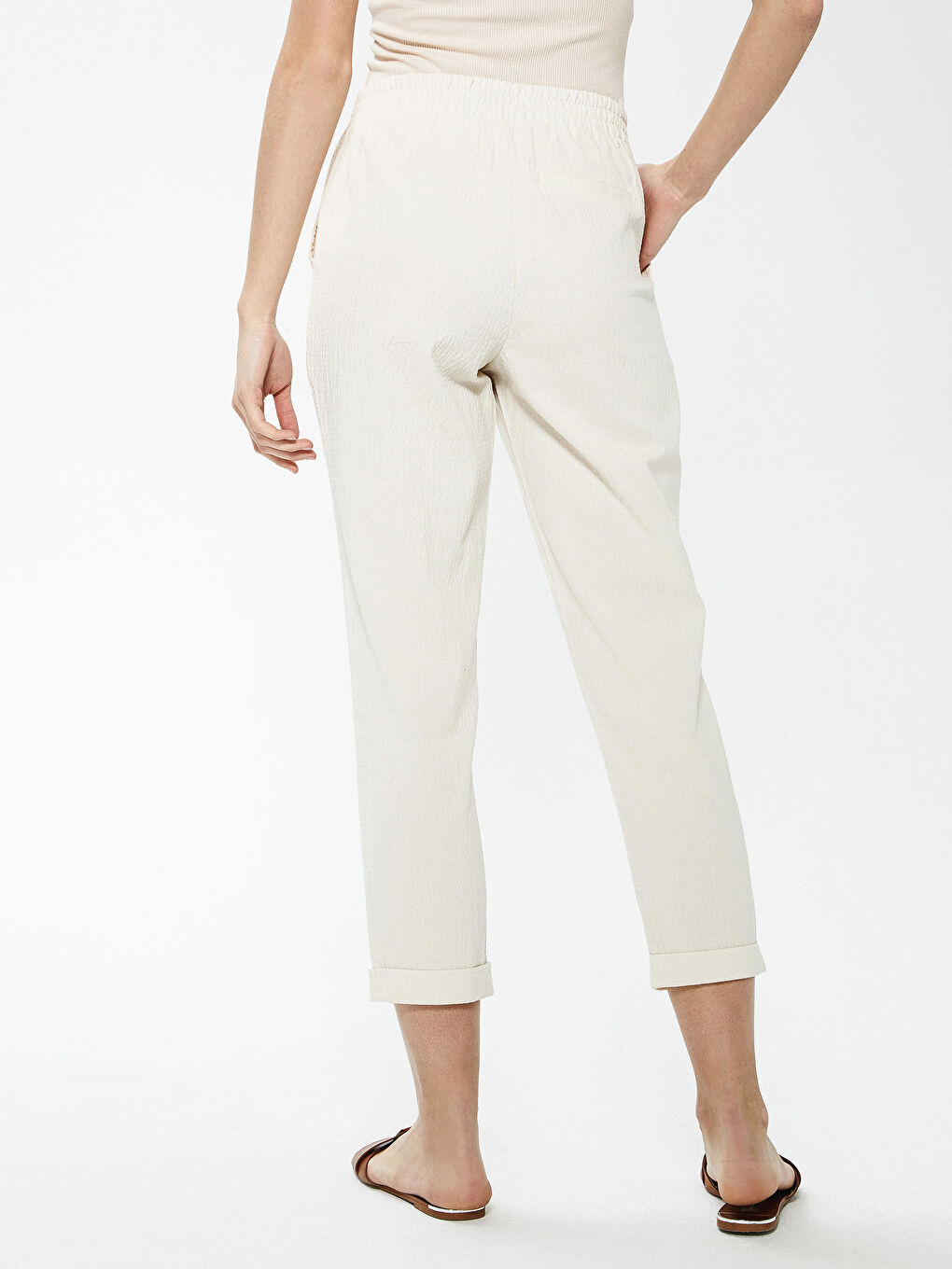 Bej Beli Lastikli Havuç Kesim Cep Detaylı Poplin Kadın Pantolon-4