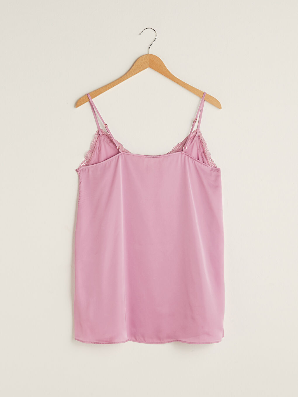 Lila V Yaka İp Askılı Dantel Detaylı Saten Kadın Fantezi Gecelik-6