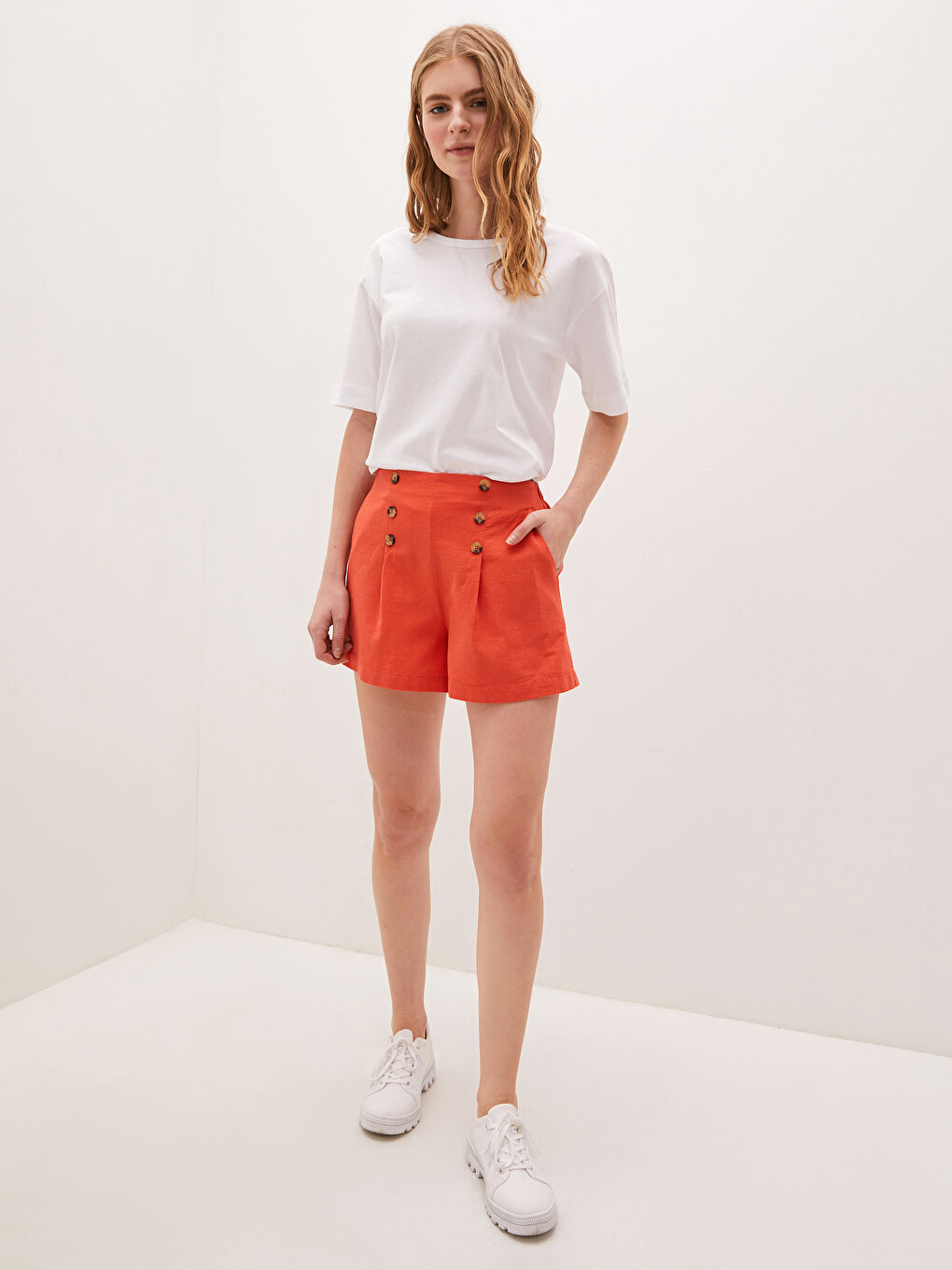 Women's Shorts With Elastic Waist Pocket and Button Detailed