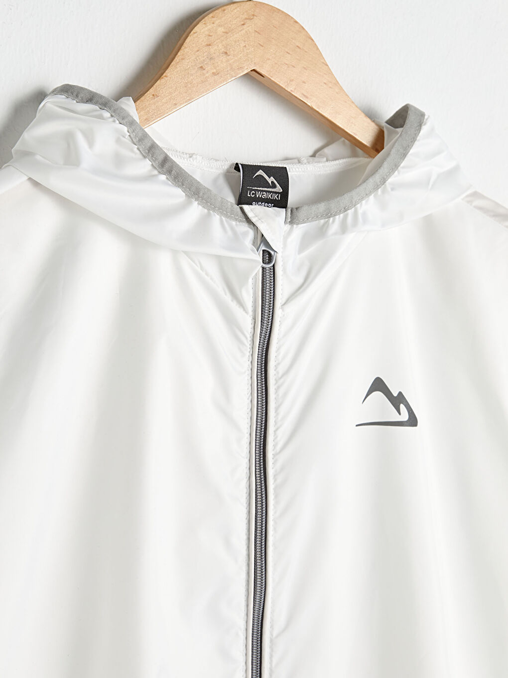 Beyaz Kapüşonlu Reflektör Detaylı Çanta Olabilen Uzun Kollu Outdoor Kadın Yağmurluk-6