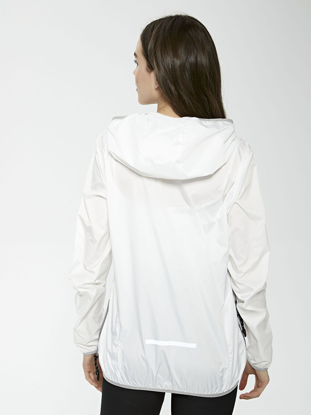 Beyaz Kapüşonlu Reflektör Detaylı Çanta Olabilen Uzun Kollu Outdoor Kadın Yağmurluk-3