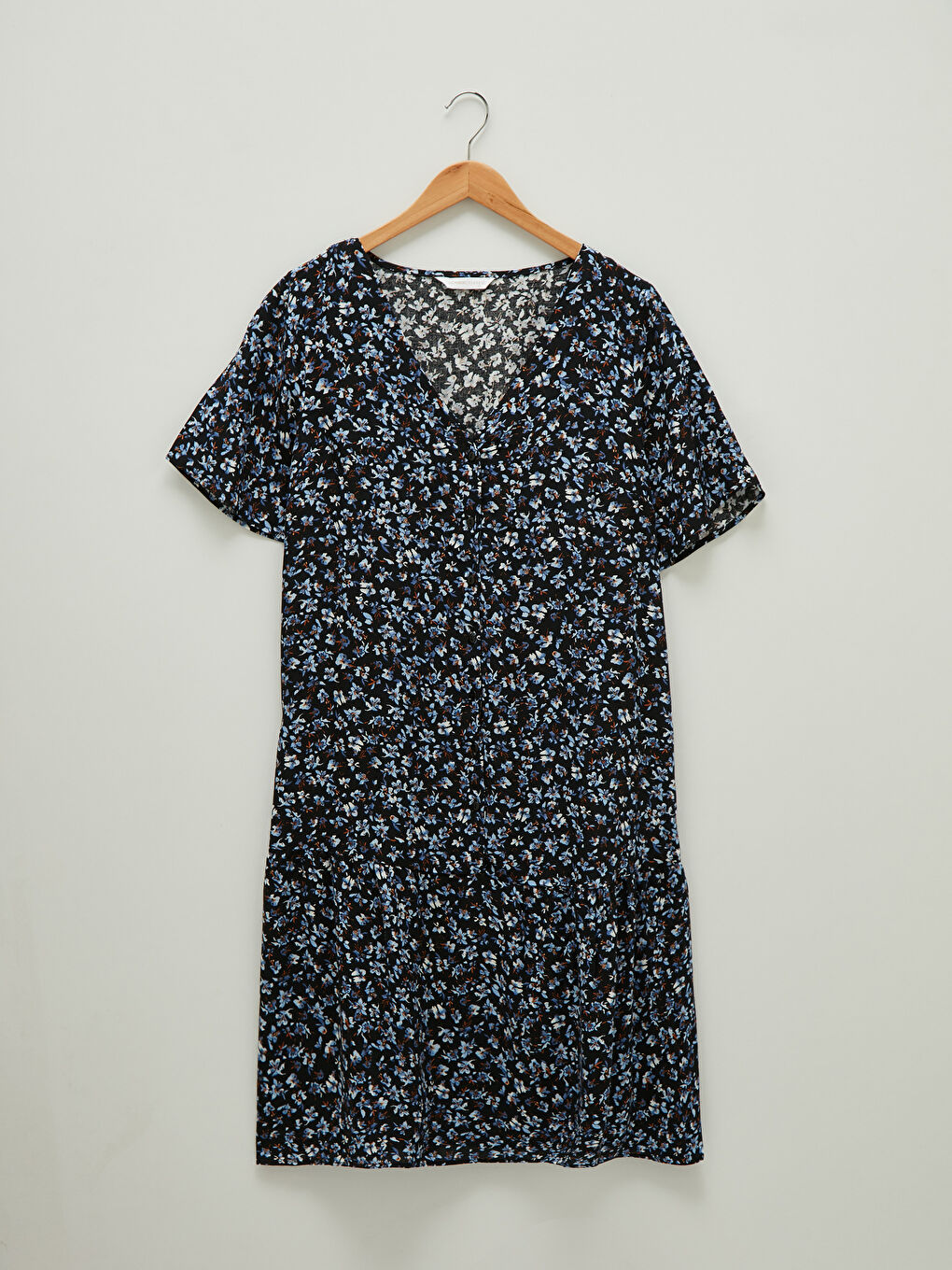 Lacivert V Yaka Çiçekli Kısa Kollu Düğme Kapamalı Viskon Kadın Elbise-4