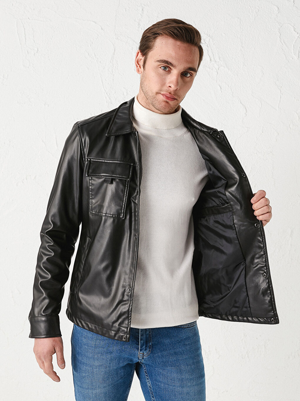 Siyah Standart Kalıp Gömlek Yaka Erkek Deri Görünümlü Mont-3