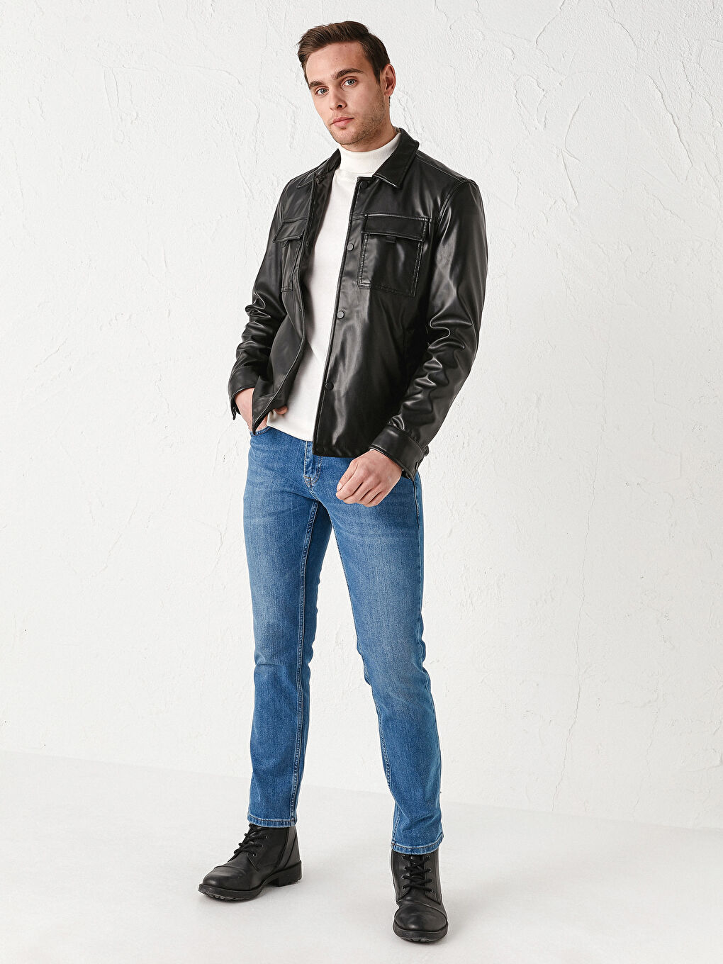 Siyah Standart Kalıp Gömlek Yaka Erkek Deri Görünümlü Mont-4