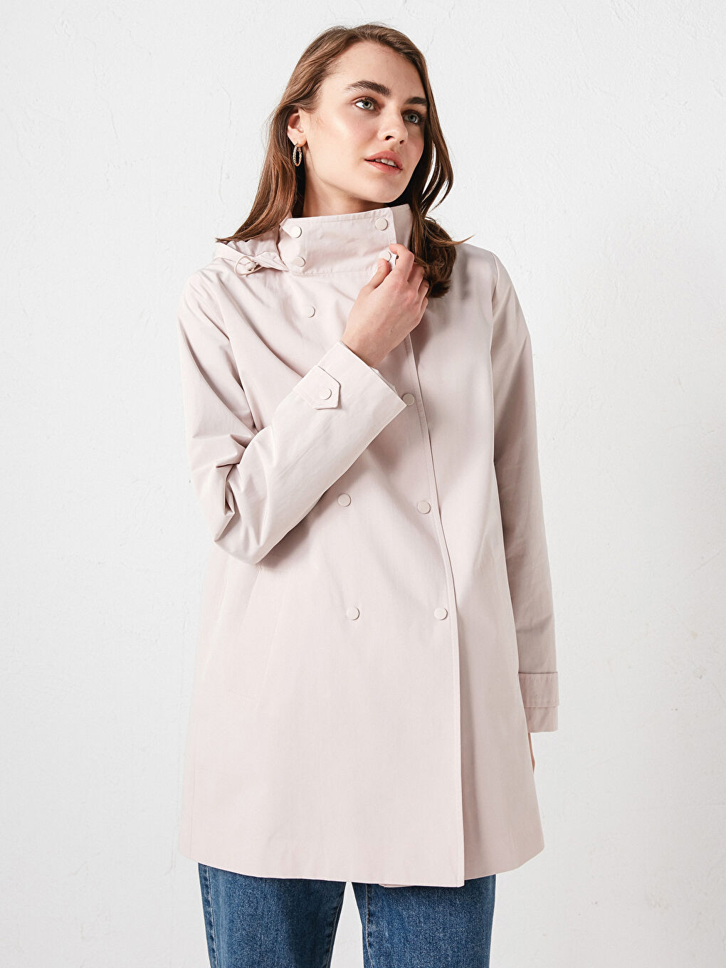 Bej Kapüşonlu Düz Uzun Kollu İnce Kadın Mont-1