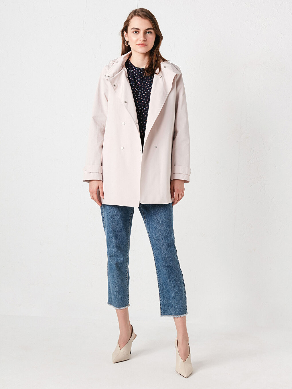 Bej Kapüşonlu Düz Uzun Kollu İnce Kadın Mont-5