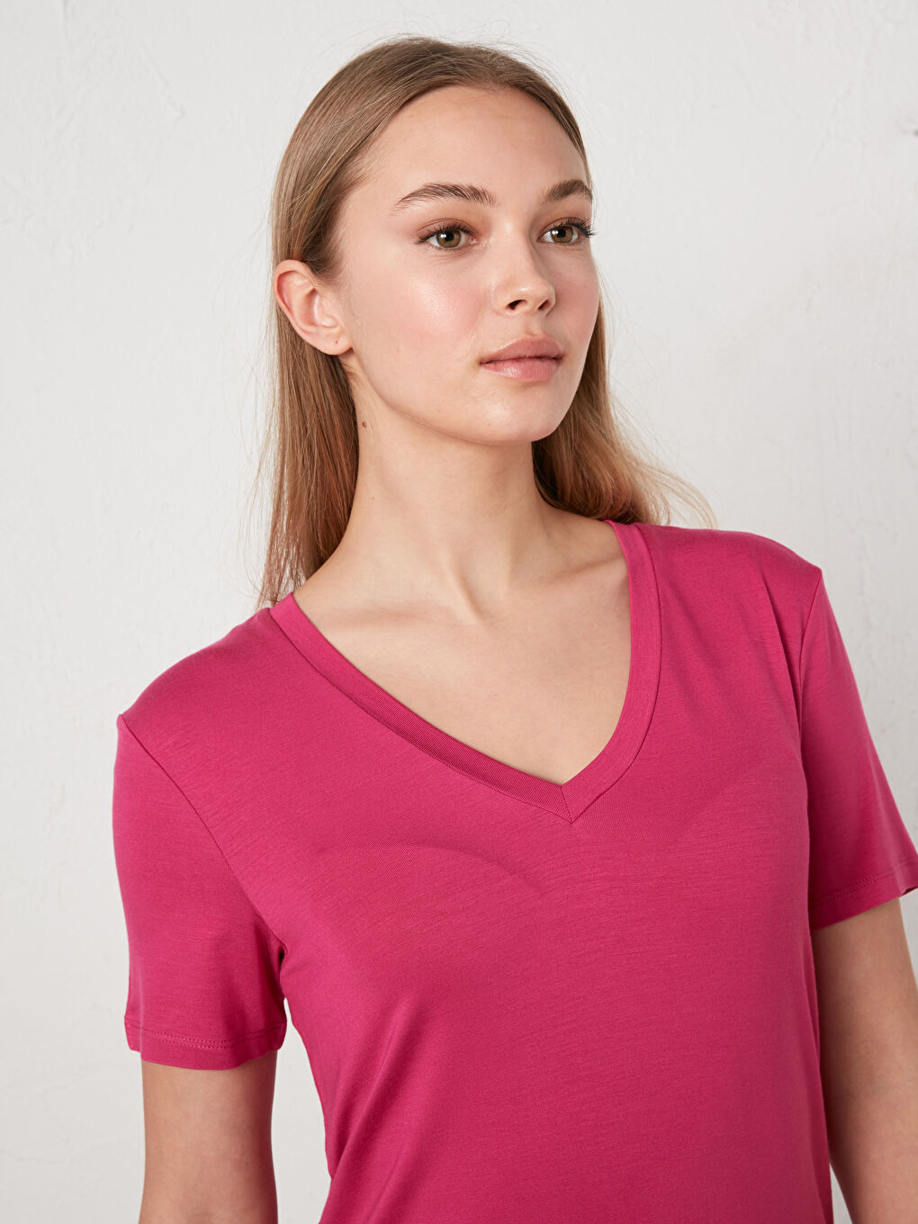 Fuşya V Yaka Düz Kısa Kollu Kadın Tişört-3
