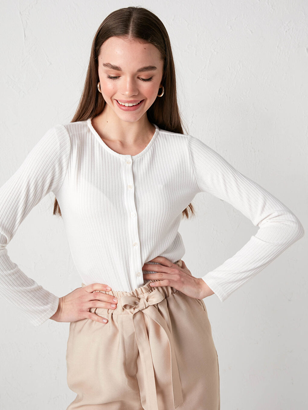 Beyaz Bisiklet Yaka Düz Düğme Detaylı Uzun Kollu Kadın Hırka-5