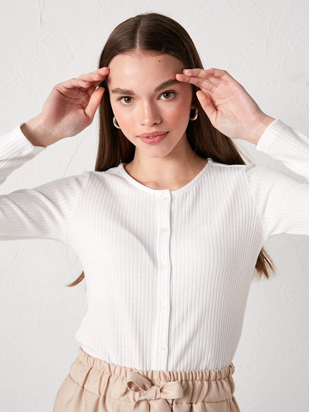 Beyaz Bisiklet Yaka Düz Düğme Detaylı Uzun Kollu Kadın Hırka