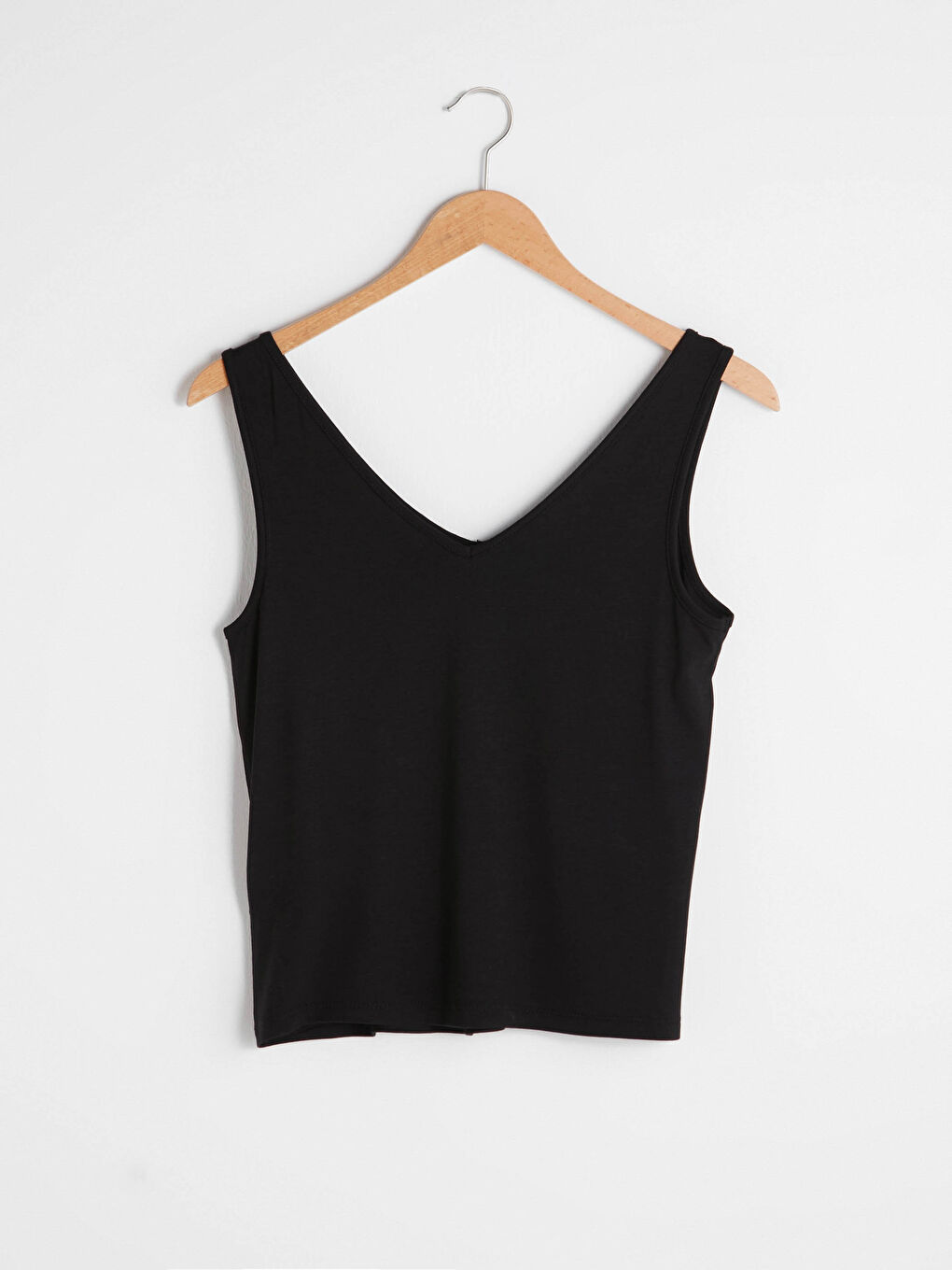 Siyah Kadın V Yaka Askılı Düz Atlet-1