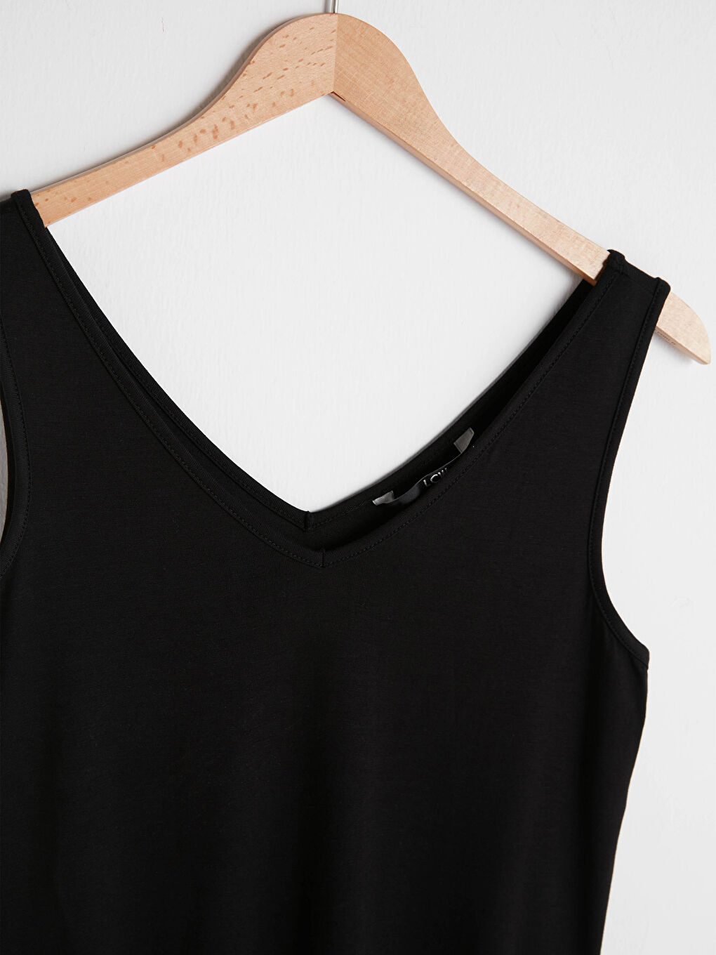 Siyah Kadın V Yaka Askılı Düz Atlet-2