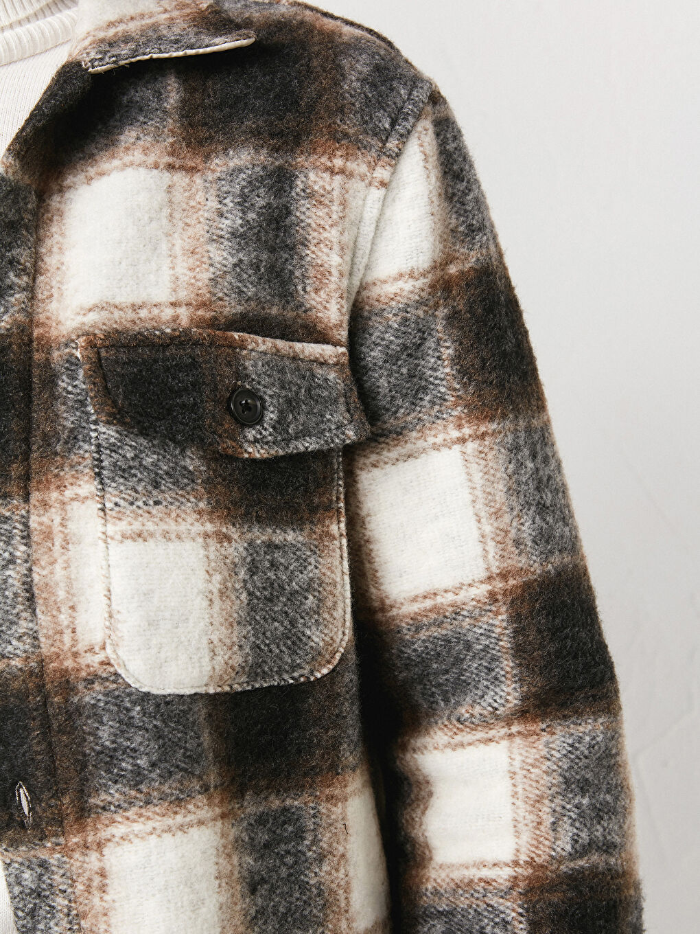 Bej Standart Kalıp Gömlek Yaka Ekose Kaşe Erkek Mont-5