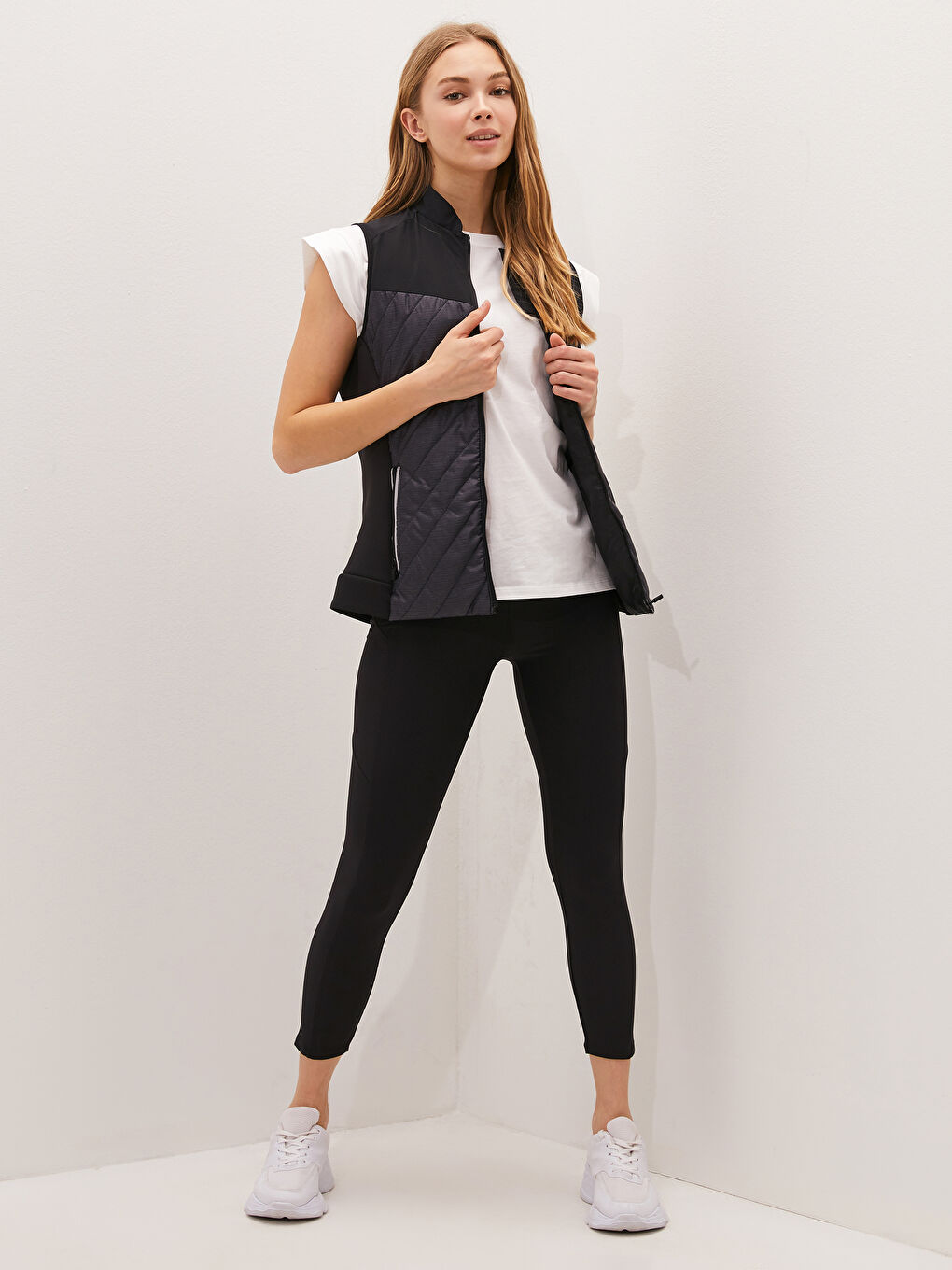 Gri Hakim Yaka Reflektör Baskılı Cep Detaylı Outdoor Kadın Yelek-3