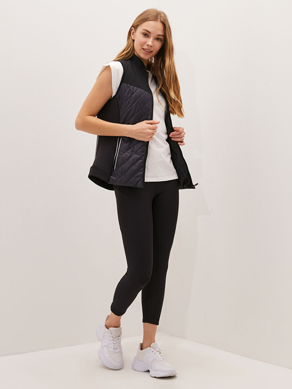 Gri Hakim Yaka Reflektör Baskılı Cep Detaylı Outdoor Kadın Yelek-4