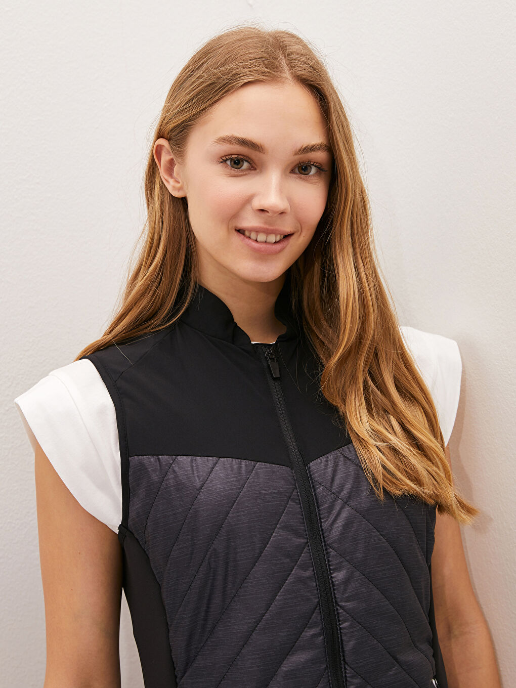 Gri Hakim Yaka Reflektör Baskılı Cep Detaylı Outdoor Kadın Yelek-5