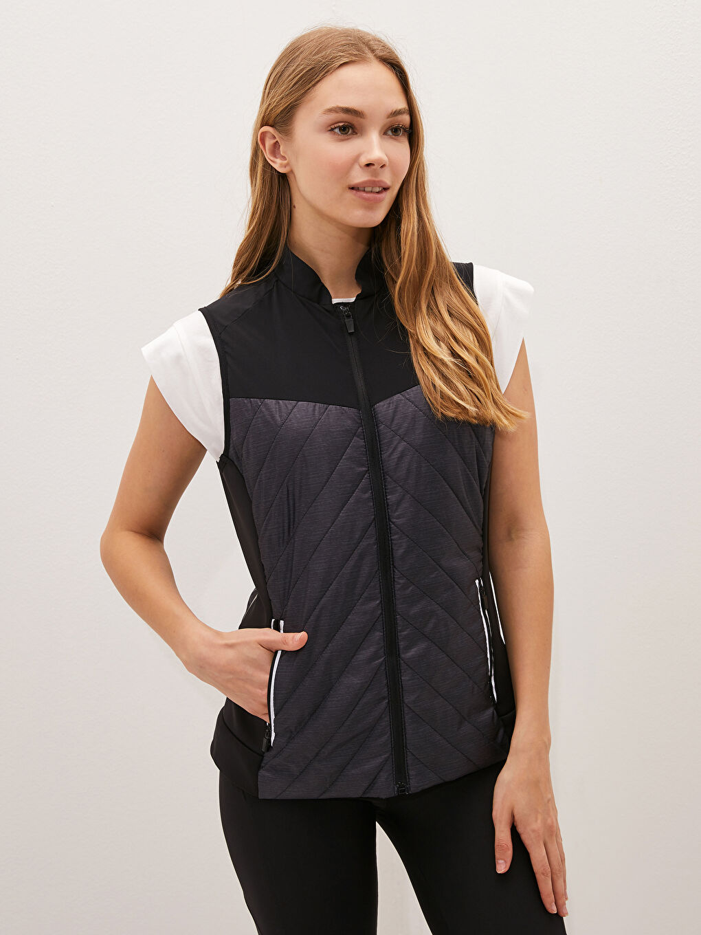 Gri Hakim Yaka Reflektör Baskılı Cep Detaylı Outdoor Kadın Yelek-7