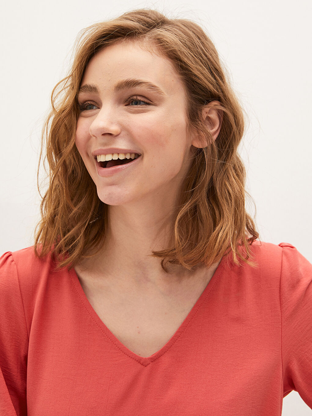 Kırmızı V Yaka Düz Kısa Kollu Fırfır Detaylı Kadın Elbise-1