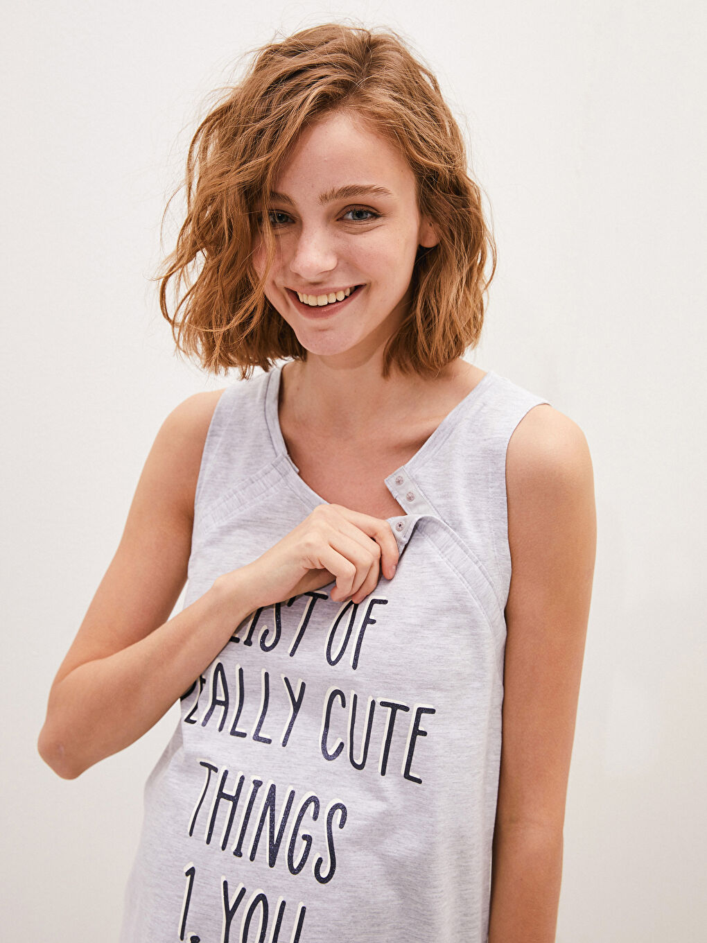 Ночная Сорочка для Беременных с Принтом, U-образным Вырезом и Бретельками для Кормления-2