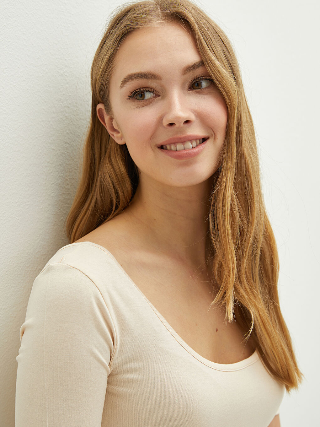 T-shirt Femme en Viscose à Encolure en U, Coupe Droite, Manches Courtes-2