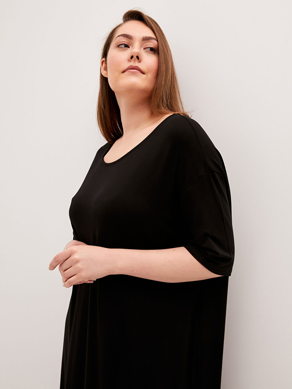 Siyah Kayık Yaka Düz Fırfır Detaylı Kısa Kollu Kadın Elbise