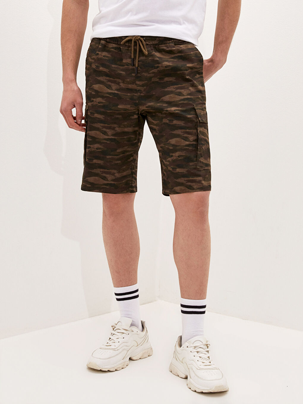 Bej Standart Kalıp Desenli Erkek Şort-3