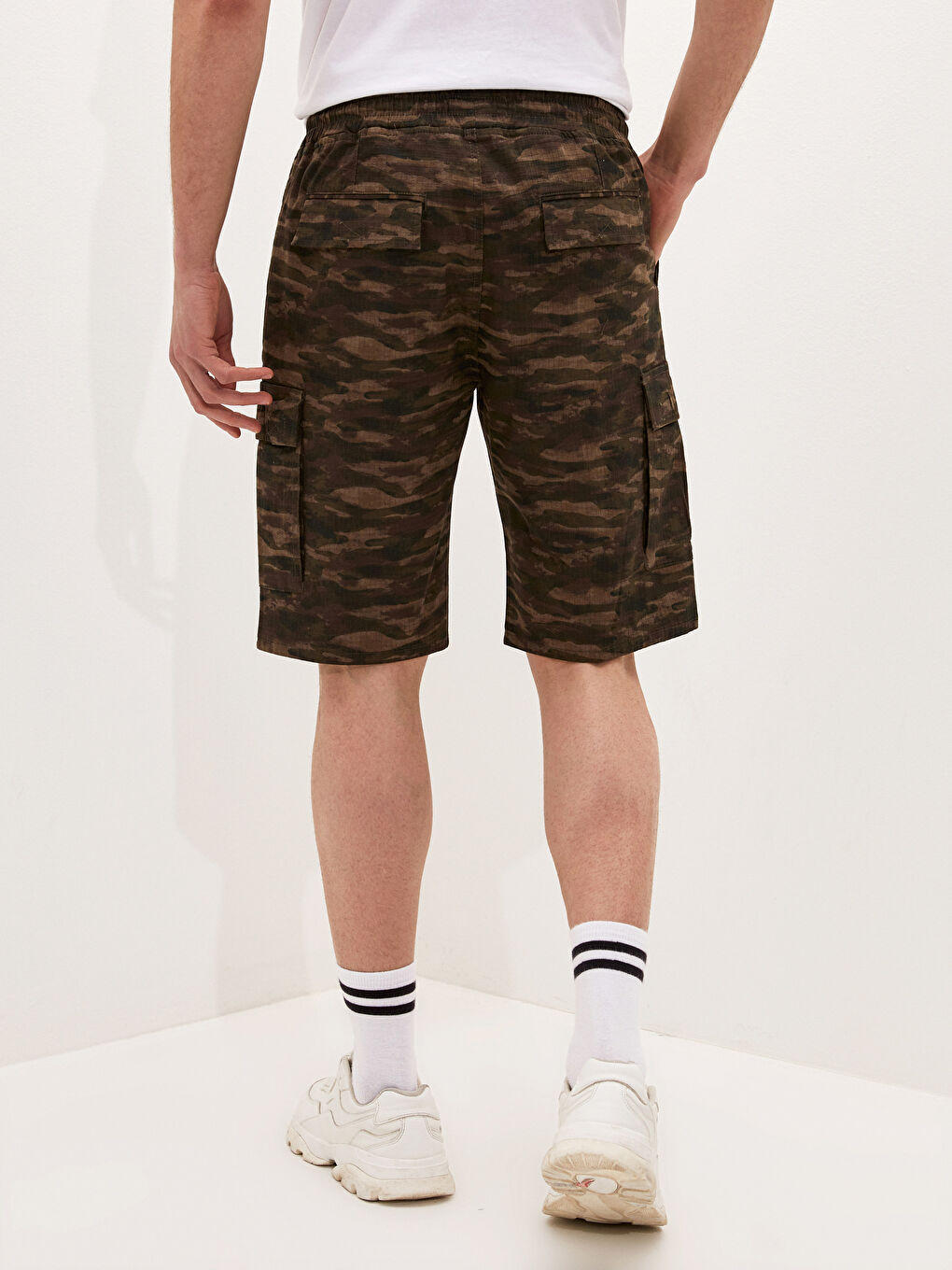 Bej Standart Kalıp Desenli Erkek Şort-4