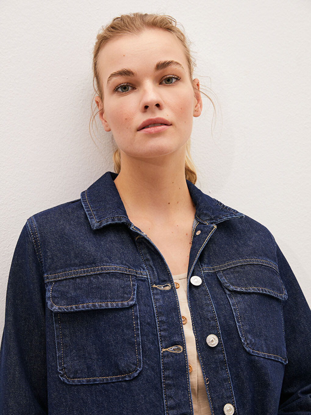 Mavi Gömlek Yaka Düz Cep Detaylı Uzun Kollu Kadın Jean Tunik-4