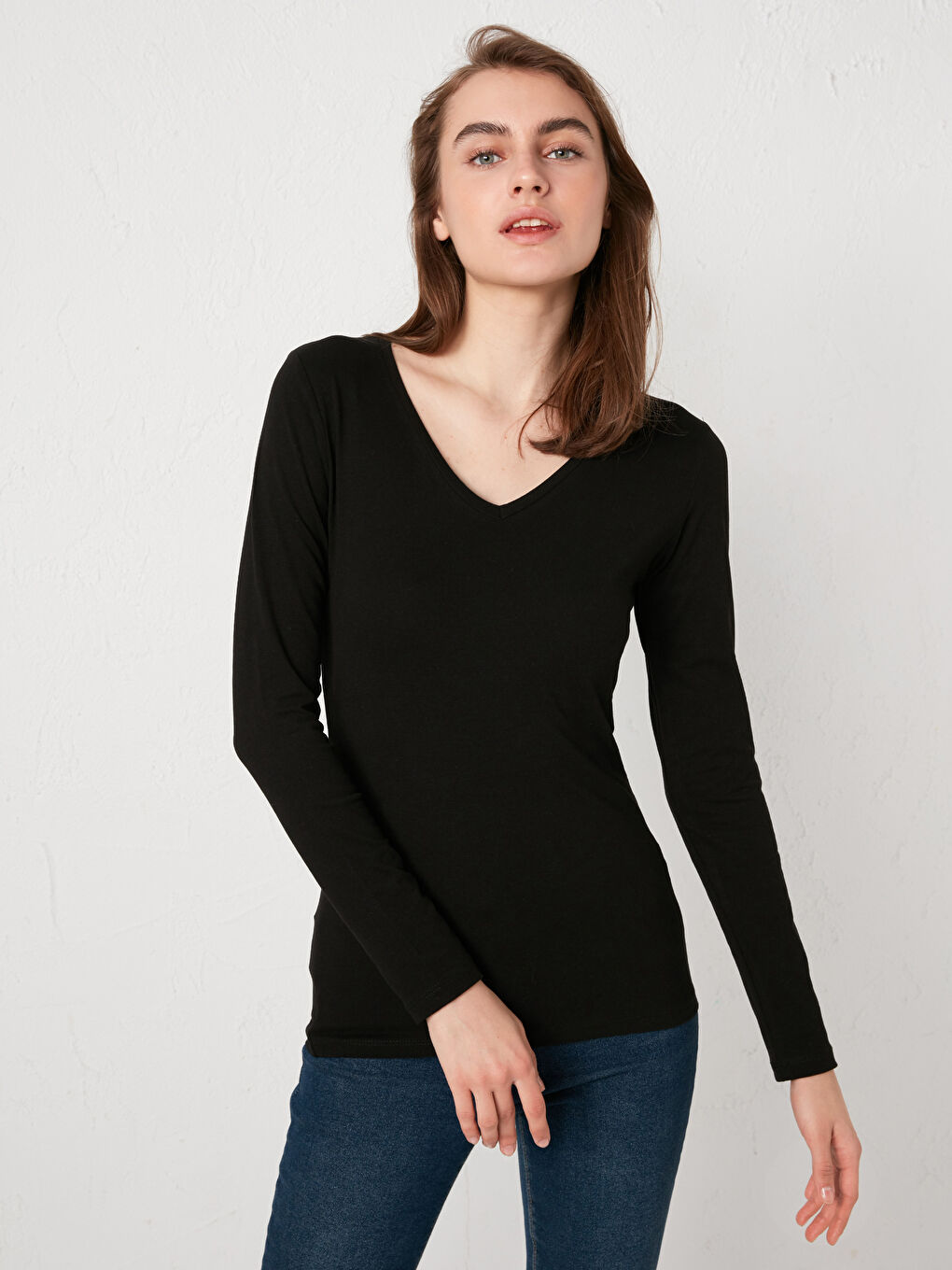 Siyah V Yaka Düz Uzun Kollu Kadın Tişört