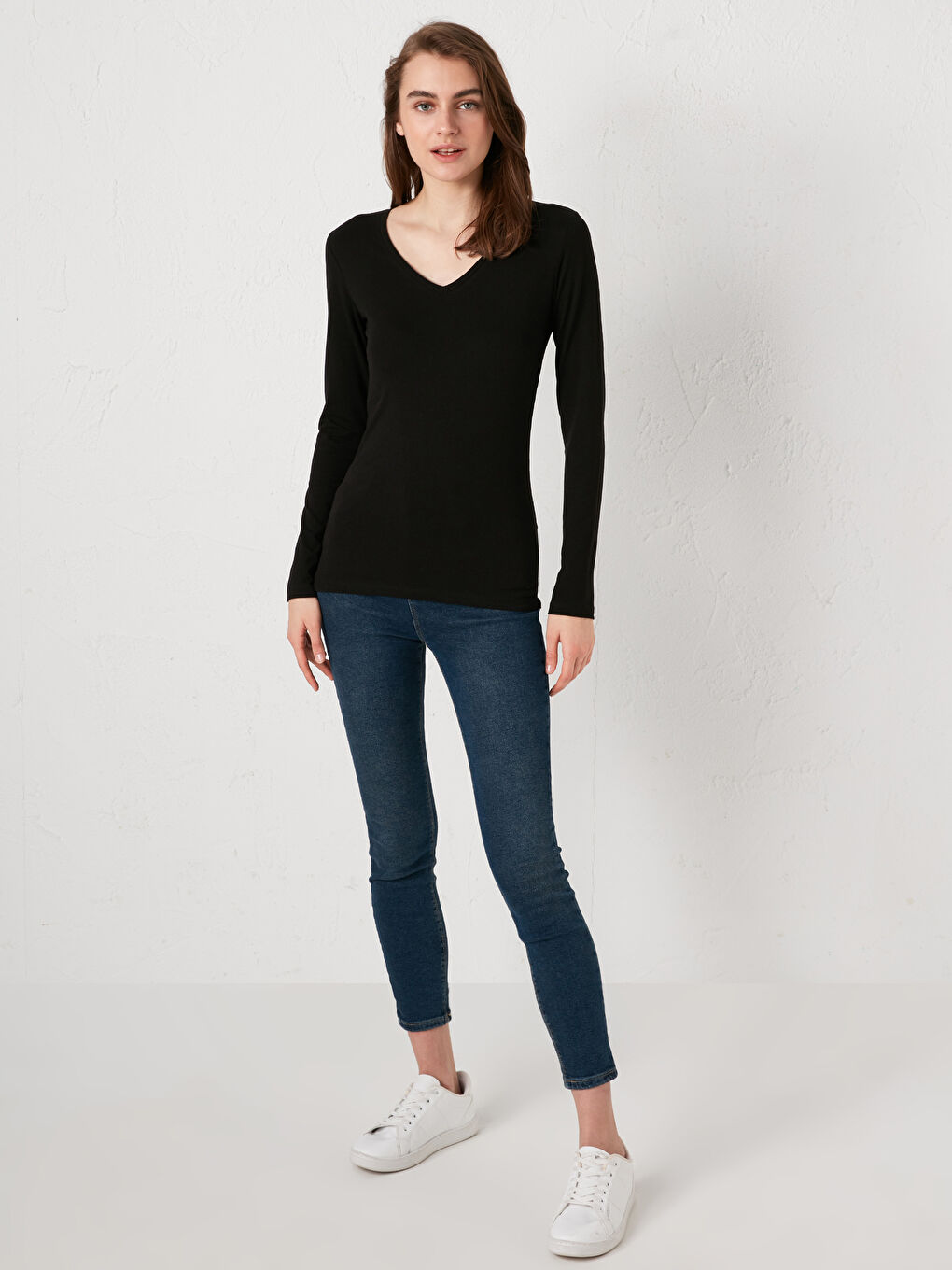 Siyah V Yaka Düz Uzun Kollu Kadın Tişört-2