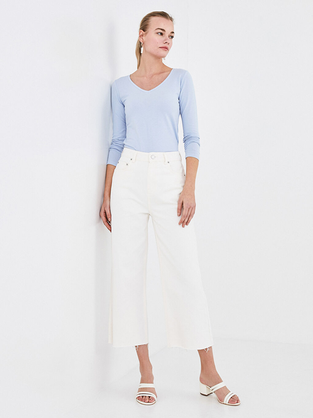 Mavi V Yaka Düz Uzun Kollu Kadın Tişört-3