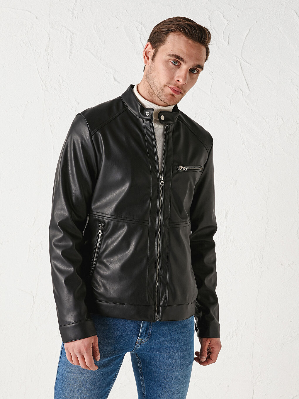 Siyah Standart Kalıp Dik Yaka Erkek Deri Görünümlü Mont-1