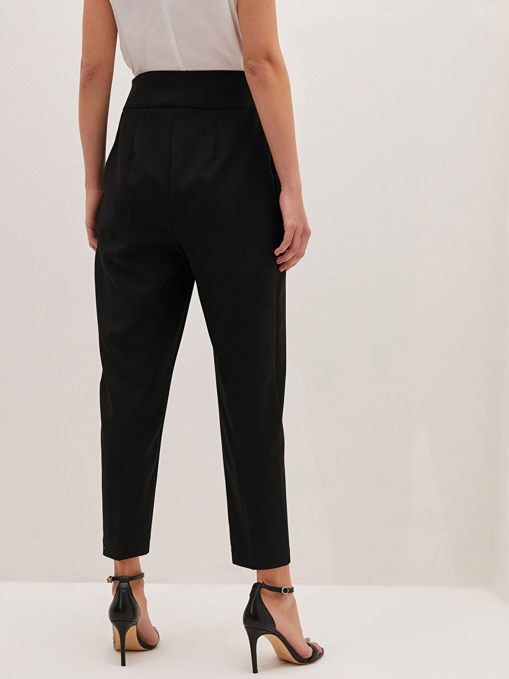 Siyah Beli Lastikli Fermuar Detaylı Kadın Pantolon-7
