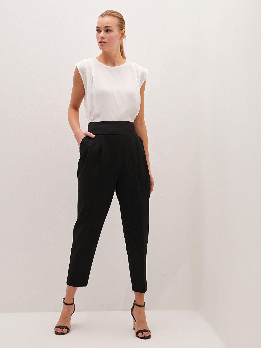 Siyah Beli Lastikli Fermuar Detaylı Kadın Pantolon-8