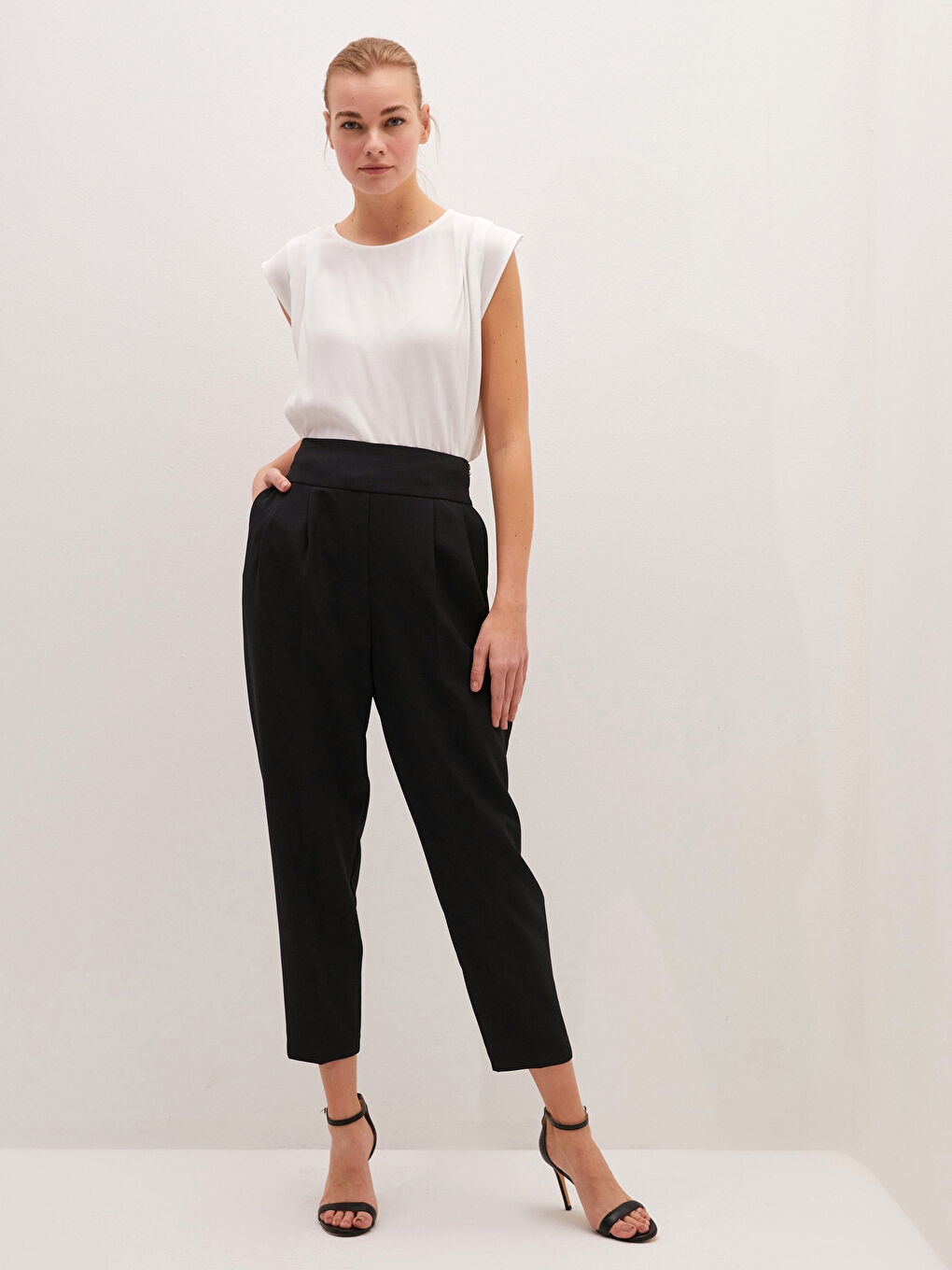 Siyah Beli Lastikli Fermuar Detaylı Kadın Pantolon-4