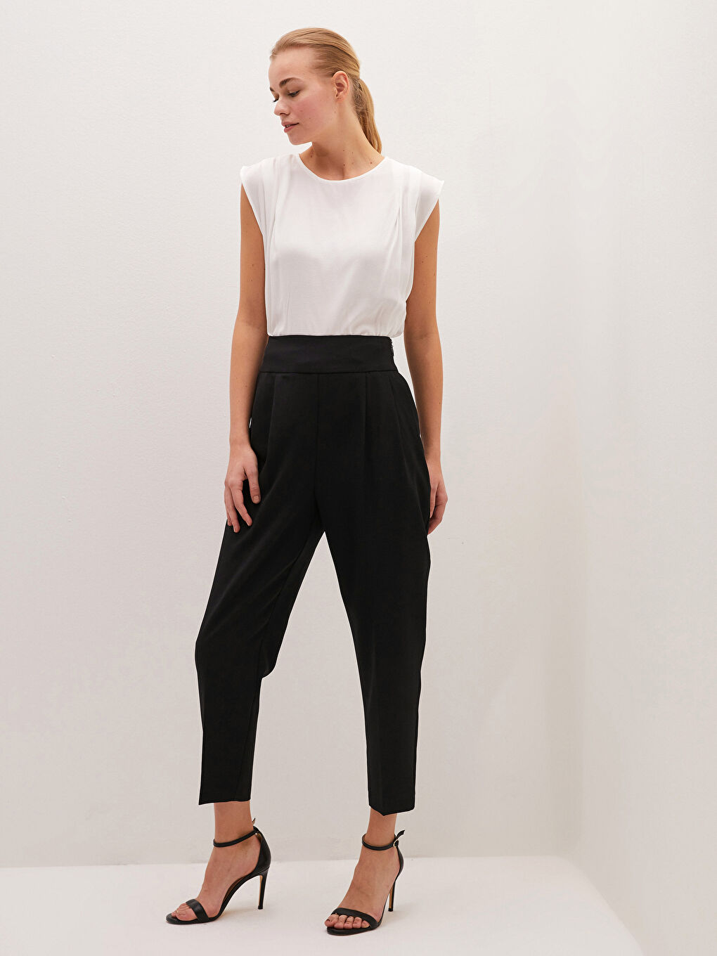 Siyah Beli Lastikli Fermuar Detaylı Kadın Pantolon-5