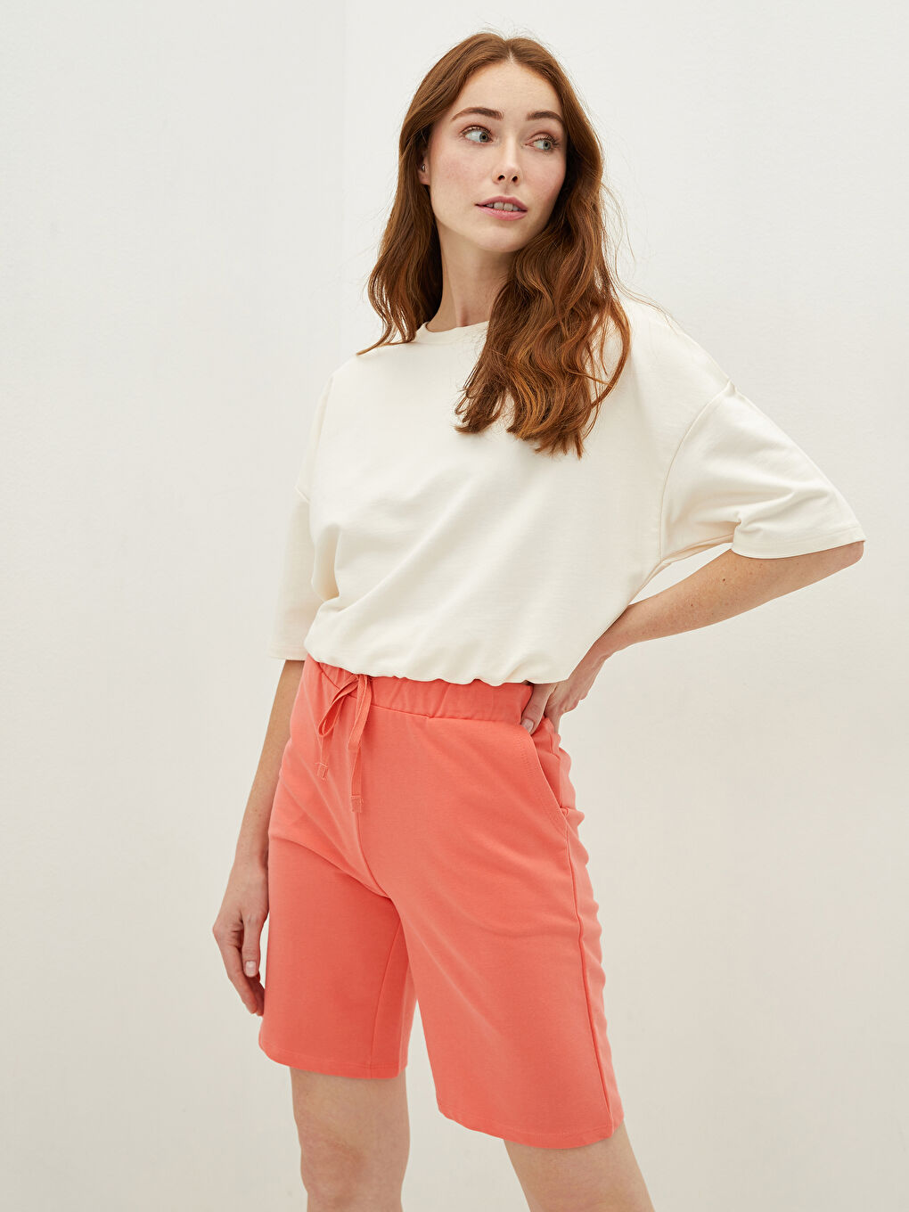 Mercan Beli Lastikli Düz Cep Detaylı Pamuklu Kadın Bermuda Şort-2