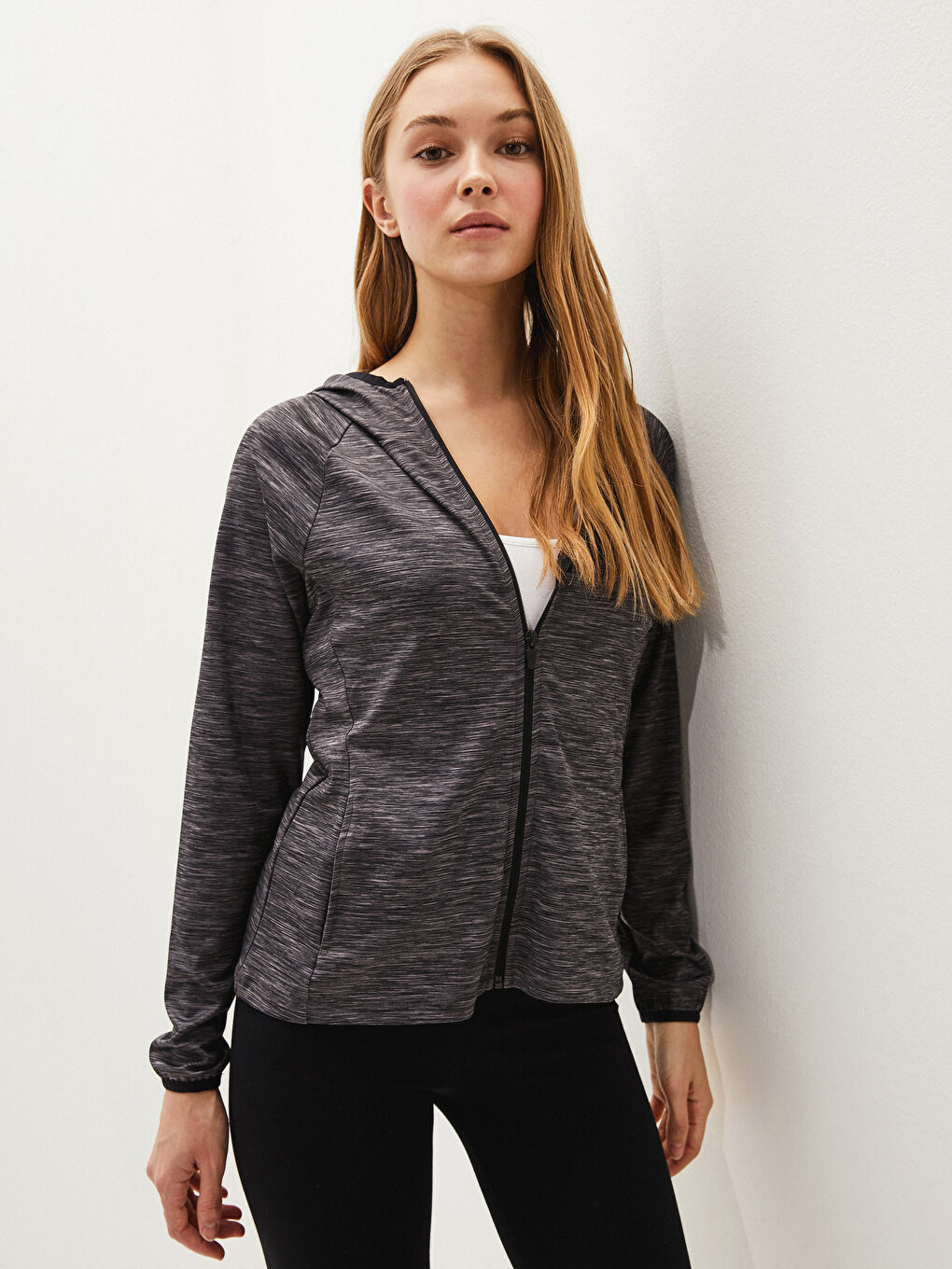 Gri Kapüşon Yaka Cep Detaylı Uzun Kollu Kadın Spor Hırka