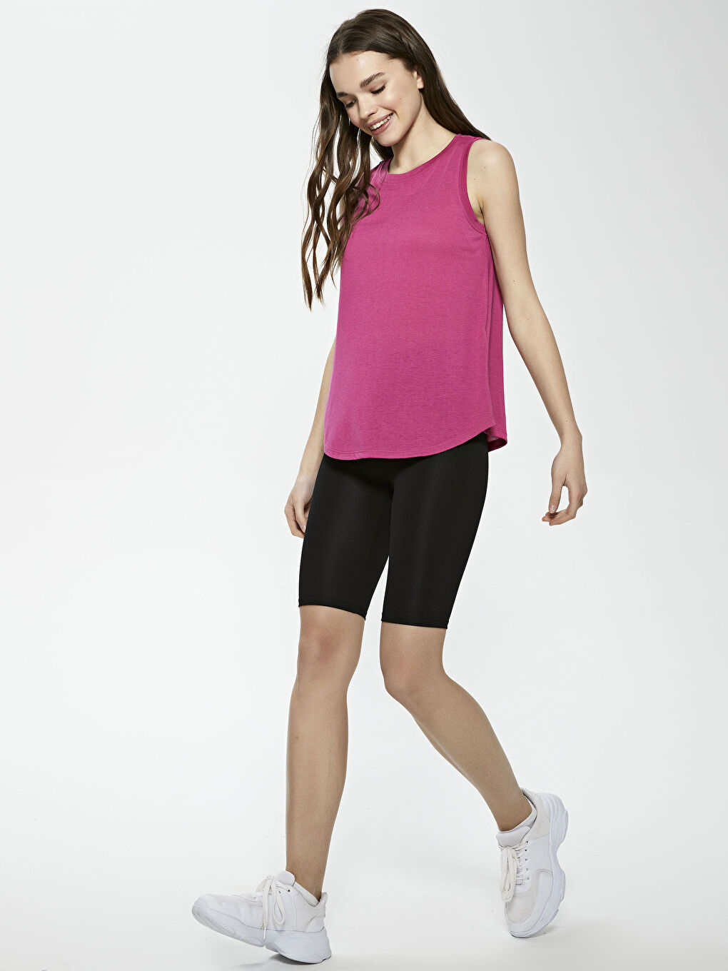 Женская спортивная майка с круглым вырезом стандартного кроя-3