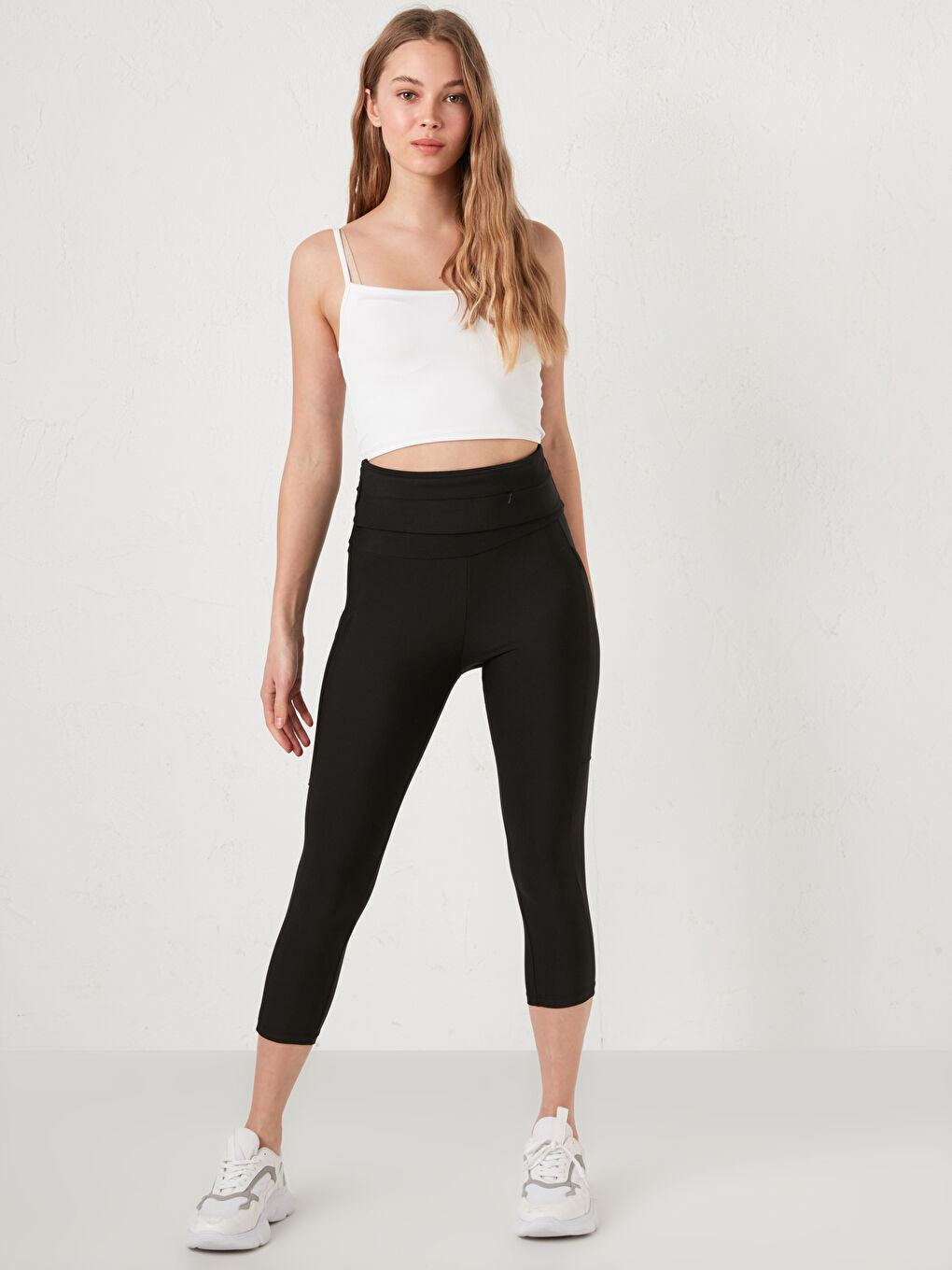 Женские спортивные леггинсы с эластичной талией и карманами