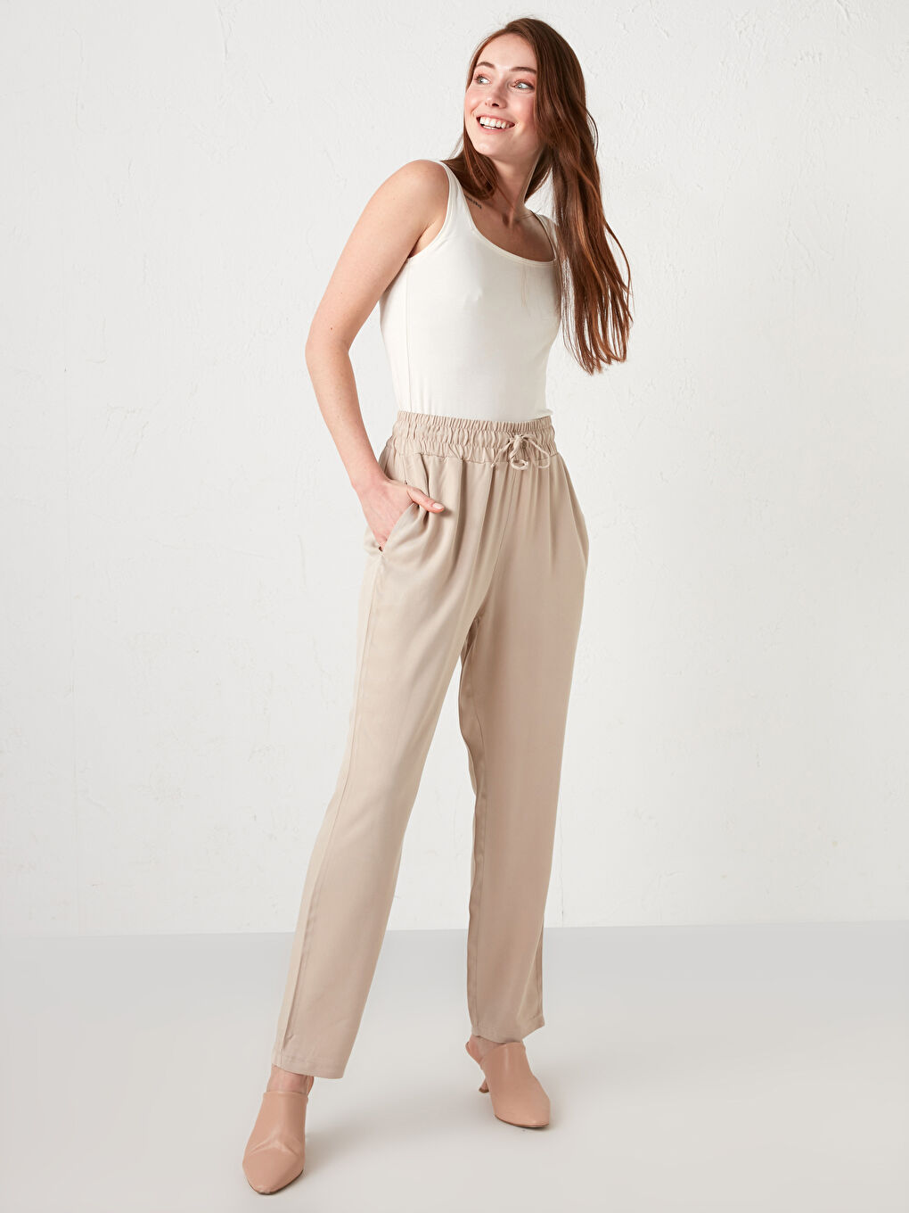 Bej Beli Lastikli Cep Detaylı Viskon Kadın Pantolon-1