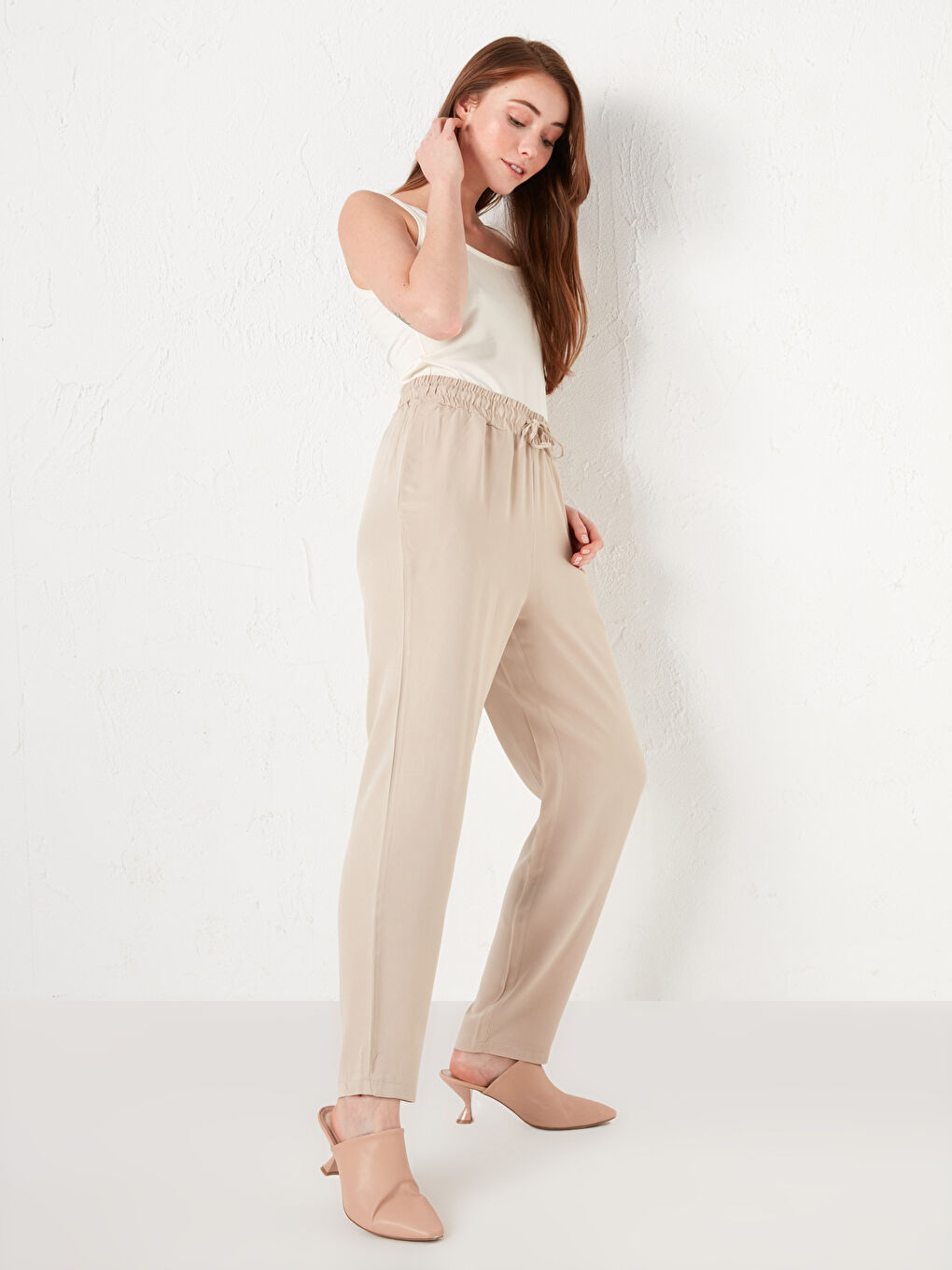 Bej Beli Lastikli Cep Detaylı Viskon Kadın Pantolon-2