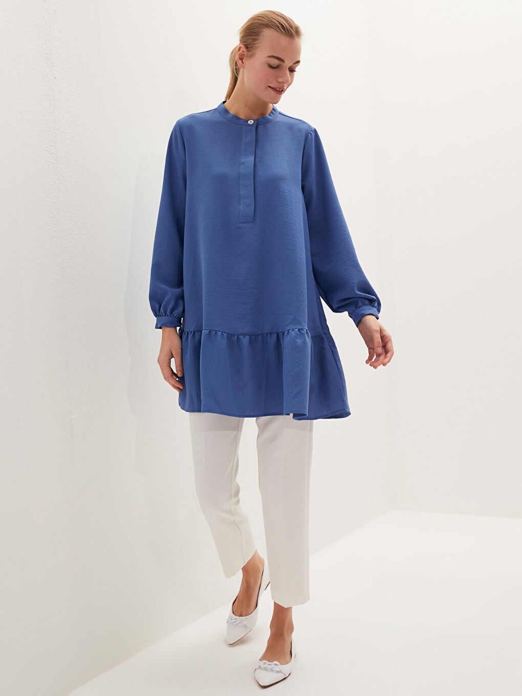 Tunika für Damen mit Stehkragen, geradem Schnitt, Rüschendetails und langen Ärmeln-1